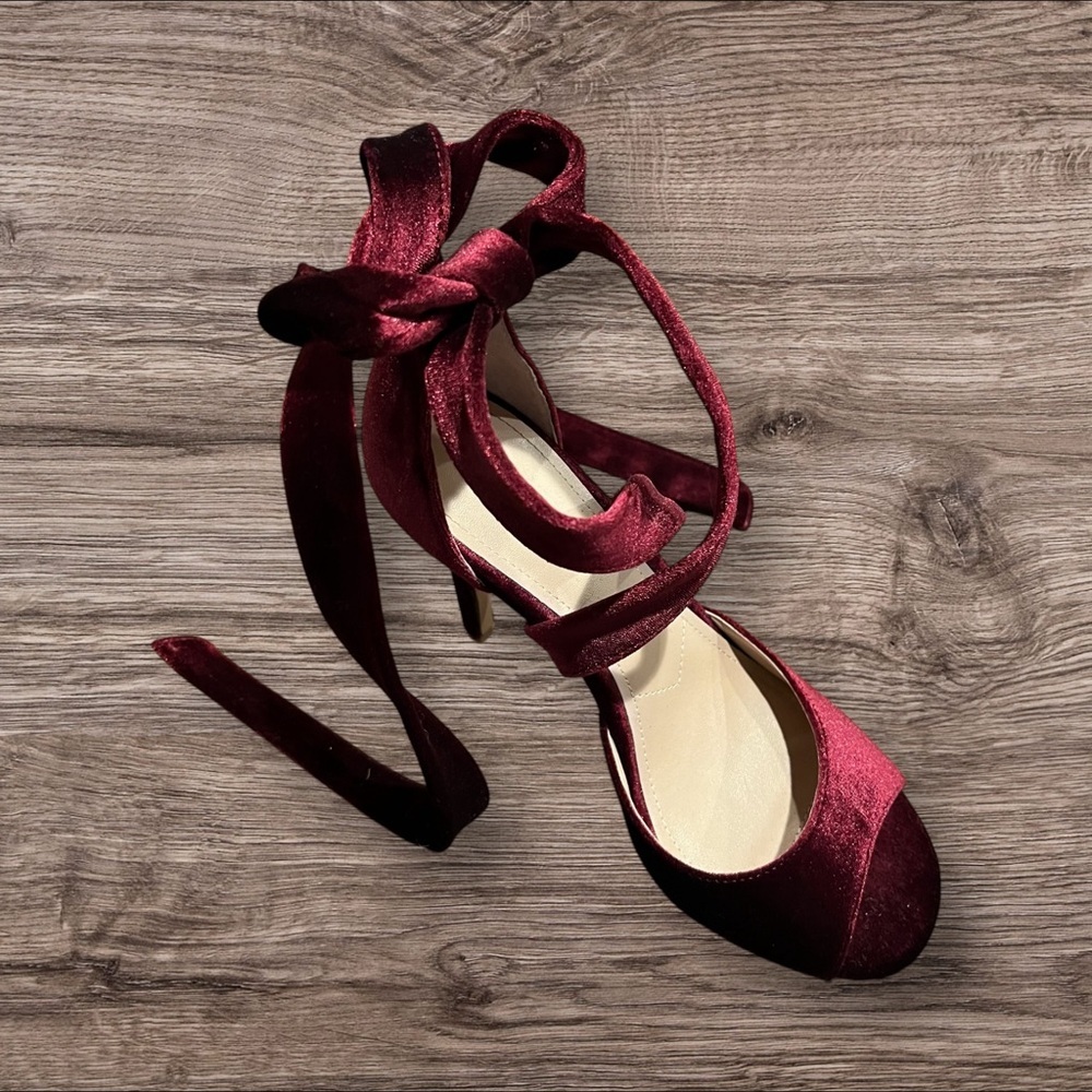 Charles by Charles David Velvet Strappy Dress Sandals Heels Size 6M
